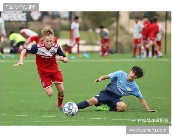 《弗拉门戈与劲敌激战正酣激情碰撞展现足球魅力与战术博弈》