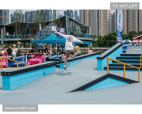 重庆街舞队在滑板精英赛中的节奏表现分析与精彩瞬间回顾 重庆街舞队在滑板精英赛中的节奏表现分析与精彩瞬间回顾