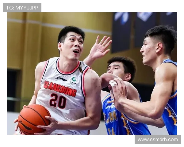 任骏飞领衔球队奋战新赛季展现篮球才华与团队精神的决心与信念